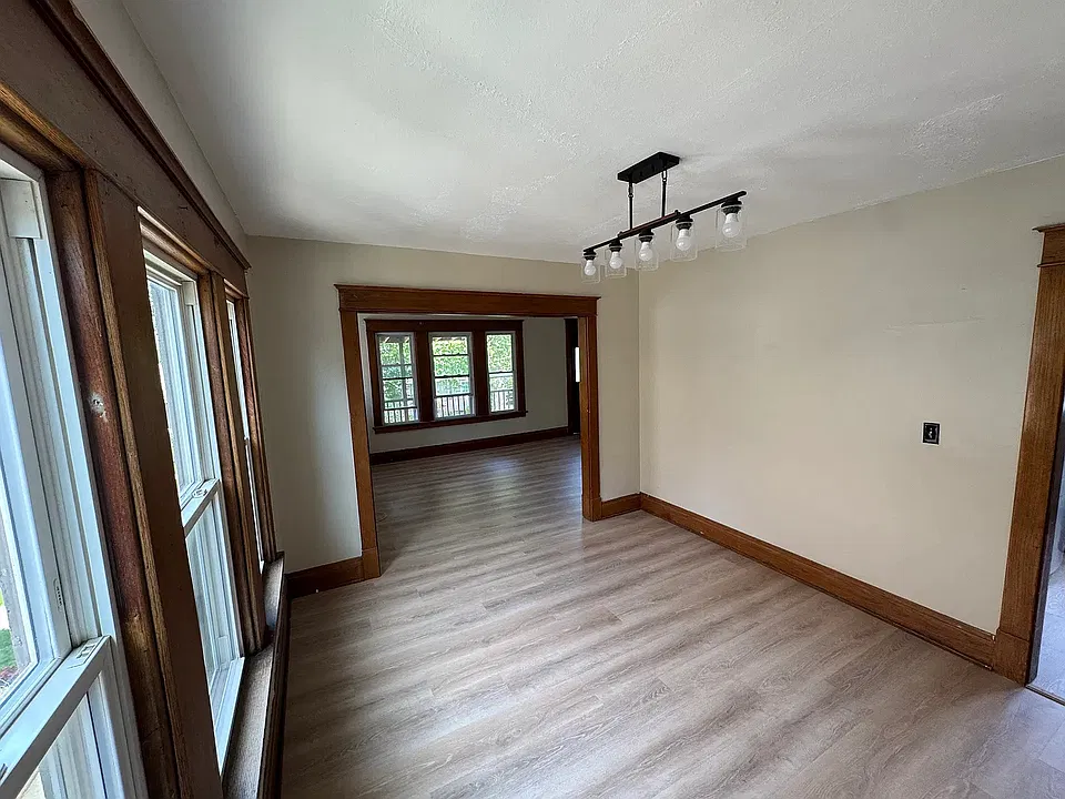 195 Villa Ave