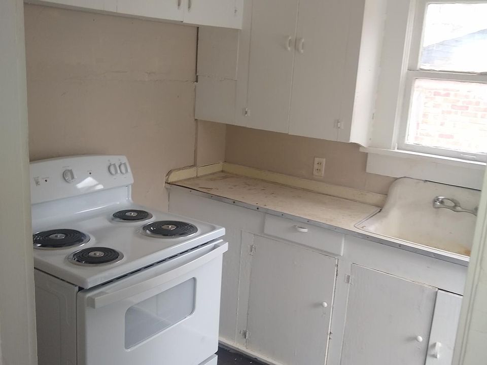 2nd image of 119 1/2 S 9th St