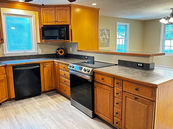 4th image of 290 Center St #2