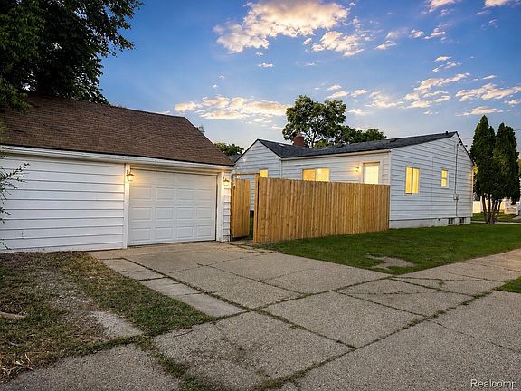 3rd image of 948 Hubbard Ave