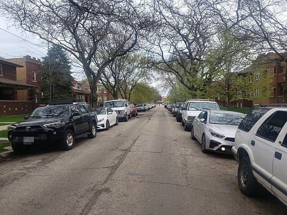4th image of 4338 W Drummond Pl