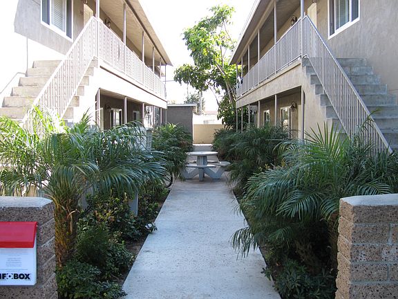 3rd image of 1067 1/2 Hornblend St