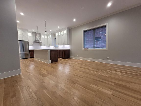 4th image of 4133 N Kenmore Ave #1