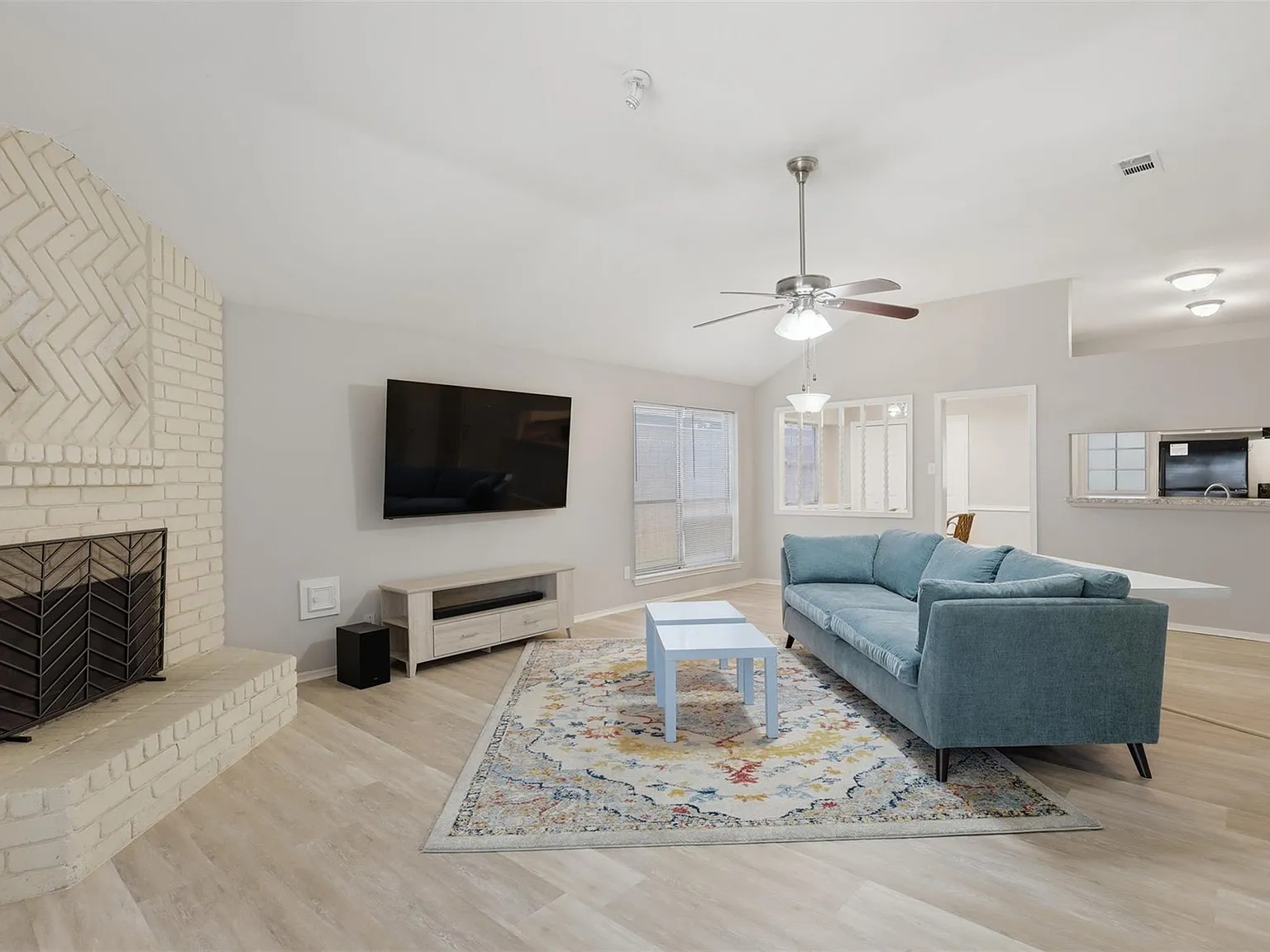 3 bed, 2.0 bath, 1845 sqft, $1,800 — Photo 4
