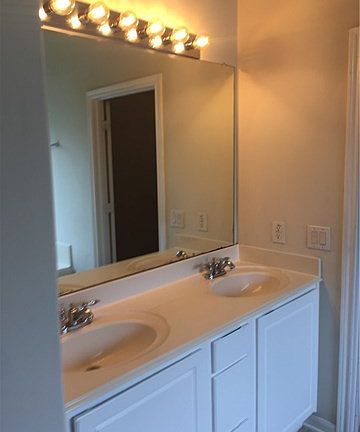 4th image of 15943 W Bellefontaine Way