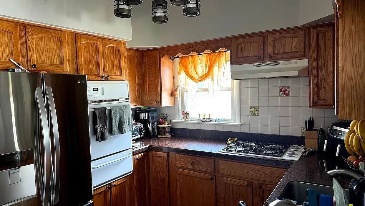 3 bed, 1.5 bath, 1575 sqft, $3,000 — Photo 3