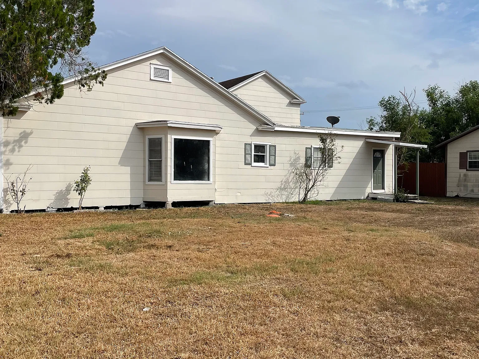 5 bed, 2586 sqft, $1,800 — Photo 2