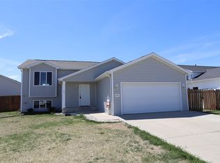 805 31st Ave NW, Minot, ND 58703