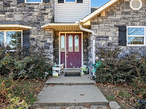 5th image of 98 Hillcrest Dr