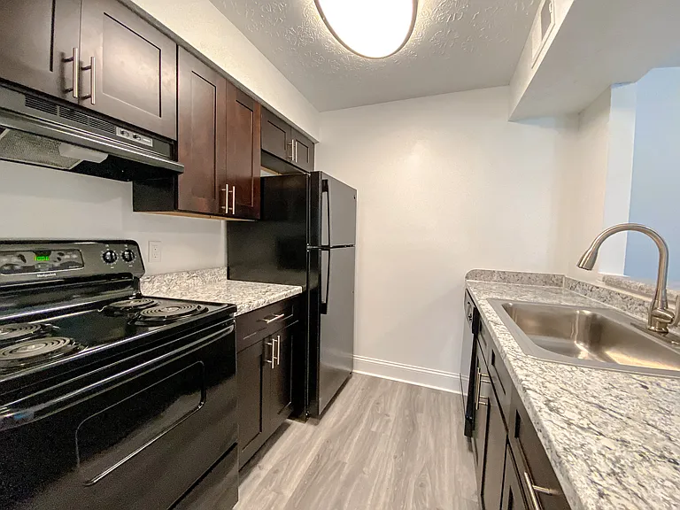 Camelot East Apartments — Photo 19