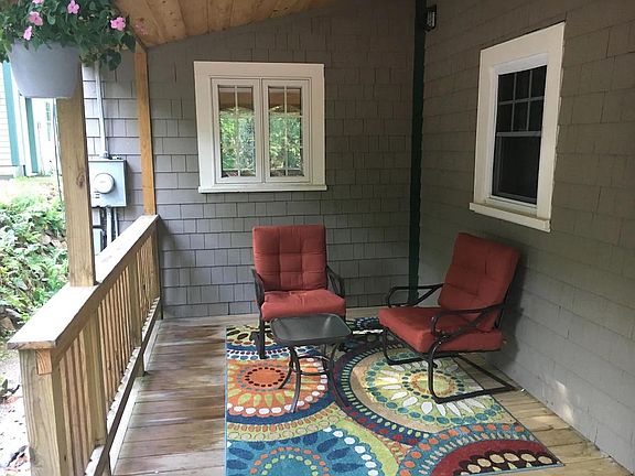 3rd image of 532 Brackett Rd