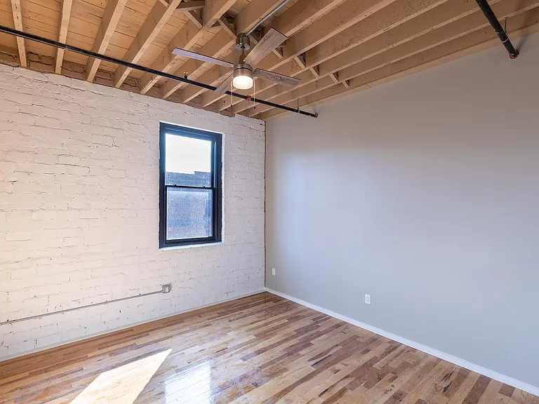 116 N 4th St #214 — Photo 4