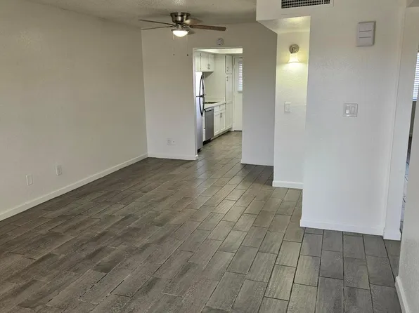 3810 E Earll Dr #208A, Phoenix, AZ 85018