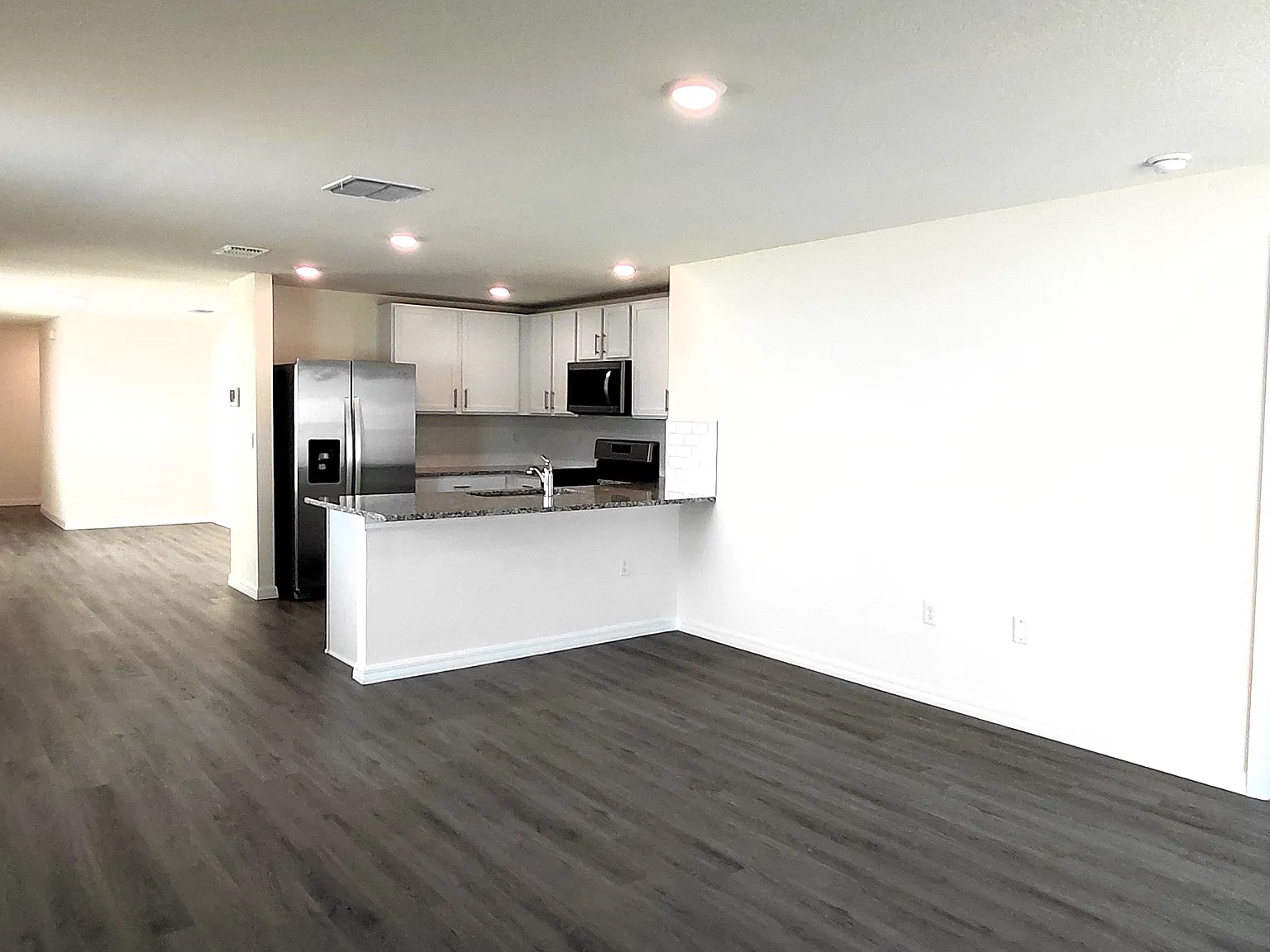 3 bed, 1560 sqft, $2,450 — Photo 3