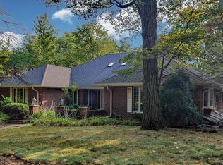 8649 Heather Dr, Burr Ridge, IL 60527