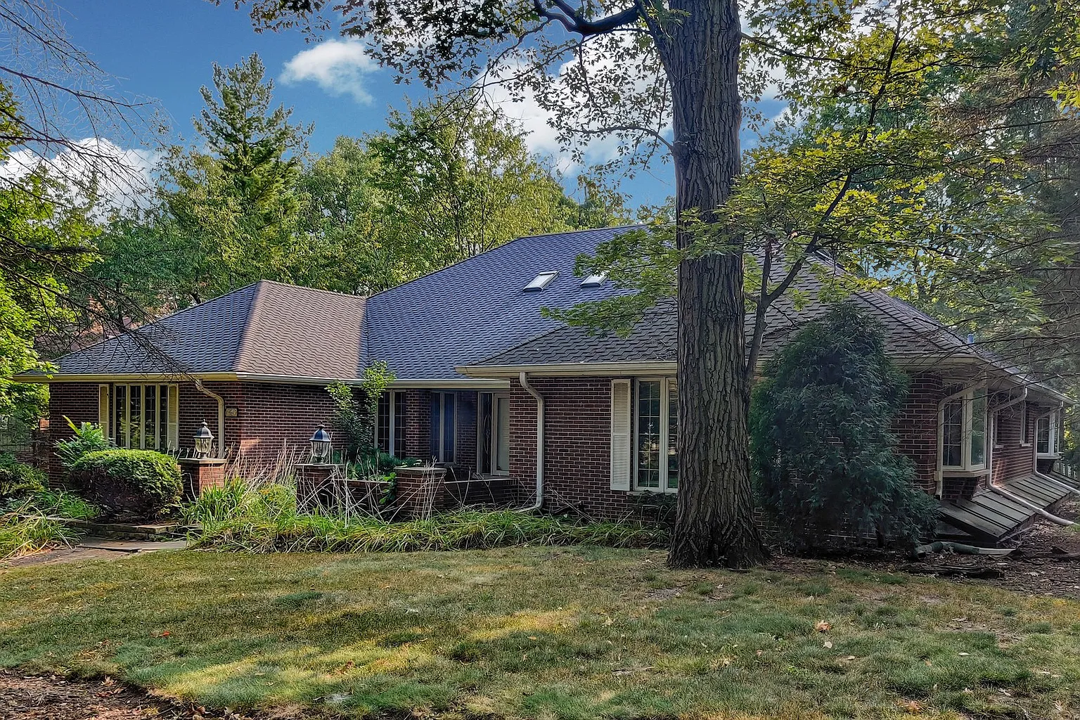 8649 Heather Dr photo 1