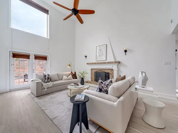 516 S Post Oak Ln APT 18, Houston, TX 77056