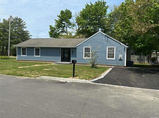 103 43rd St, Copiague, NY 11726