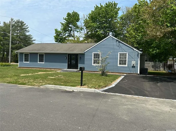 103 43rd Street, Copiague, NY 11726