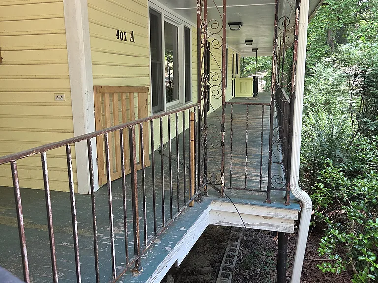 402 Pinecrest St — Photo 2