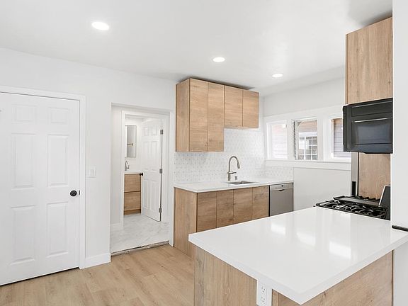 2nd image of 4554 North Ave #6