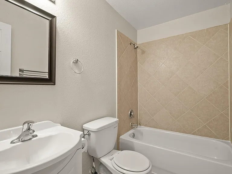 1631 Quail Run — Photo 24
