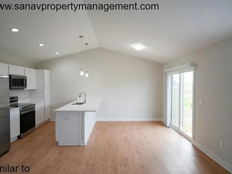 690 SE Mesa Dr — Photo 8