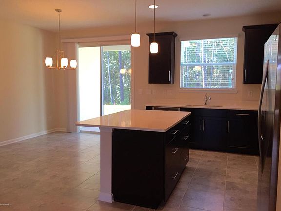 4th image of 215 Richmond Dr