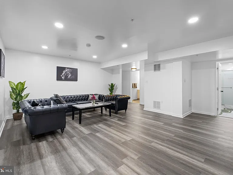 11810 Tregiovo Pl — Photo 26
