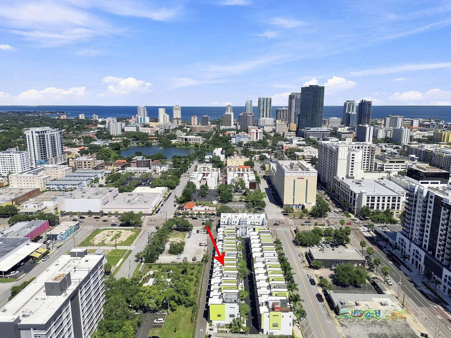 2 bed, 2.5 bath, 1590 sqft, $4,500 — Photo 2