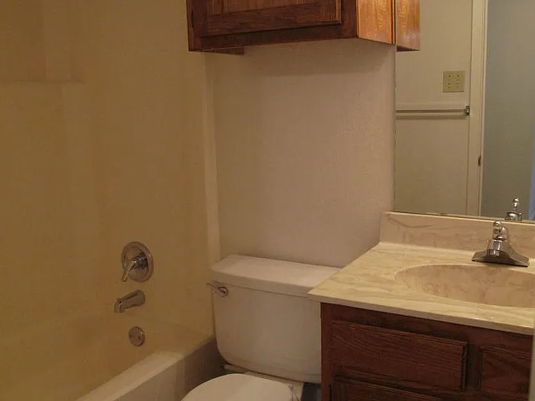 929 W Hickory St #B-19 — Photo 6