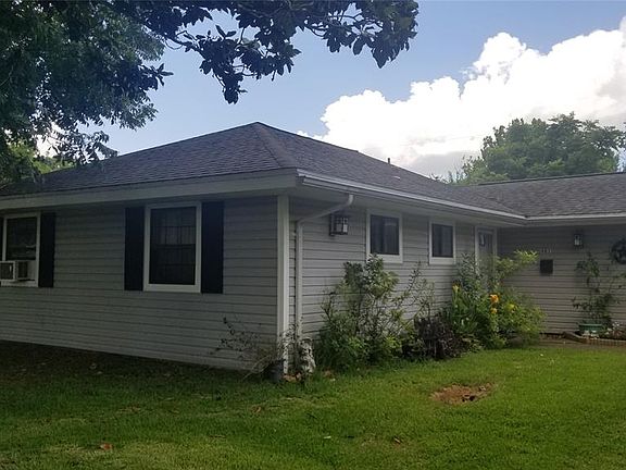 3rd image of 601 Honeysuckle Dr
