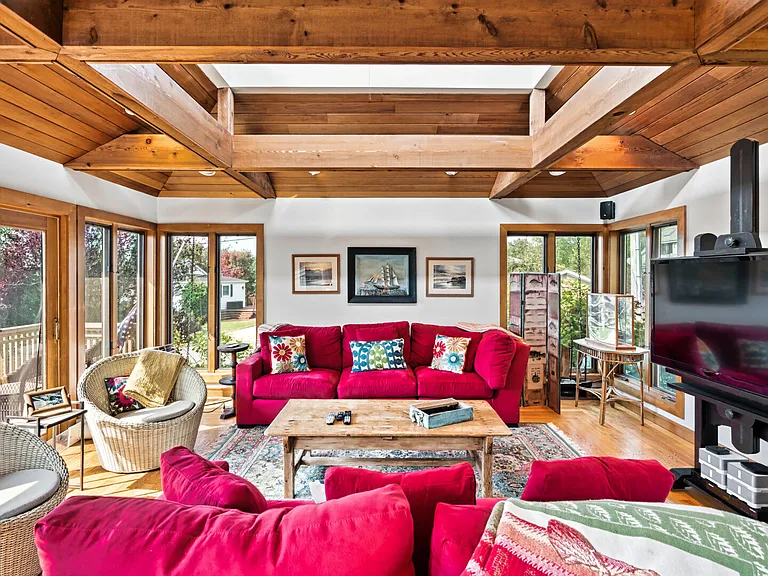 16 Bryan Rd — Photo 4