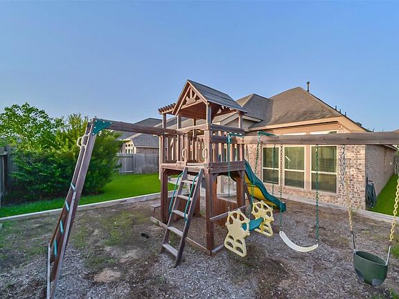 4th image of 4015 Duccio River Way