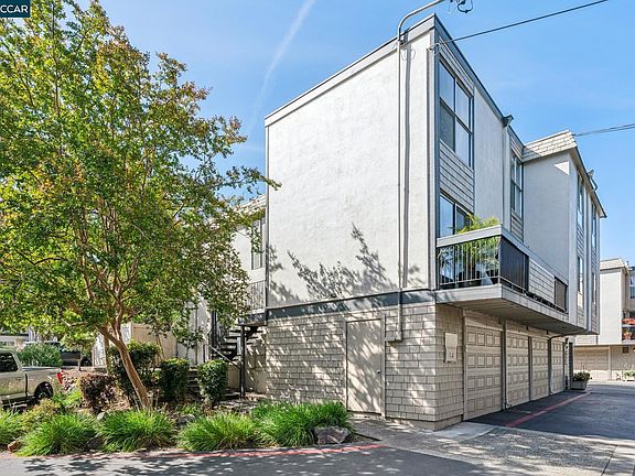 2nd image of 2035 Sierra Rd APT 4