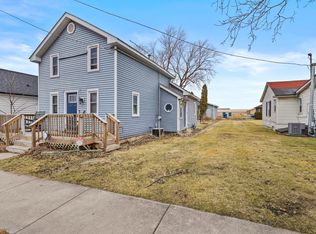 207 E Taylor St, Grant Park, IL