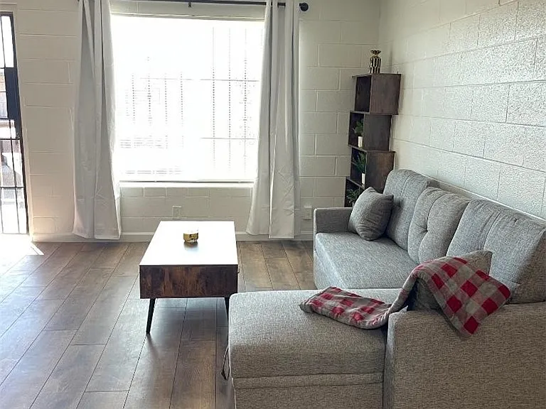 615 S Royal Crest Cir #22 — Photo 3