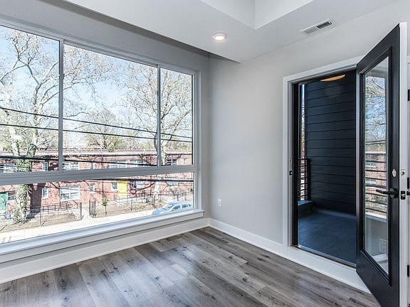 3rd image of 2710 Ridge Ave #3