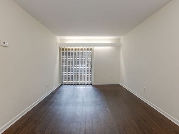 3rd image of 302 E Georgia St #1D