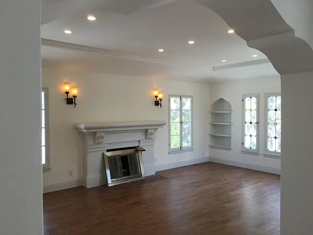 Building Photo 3
