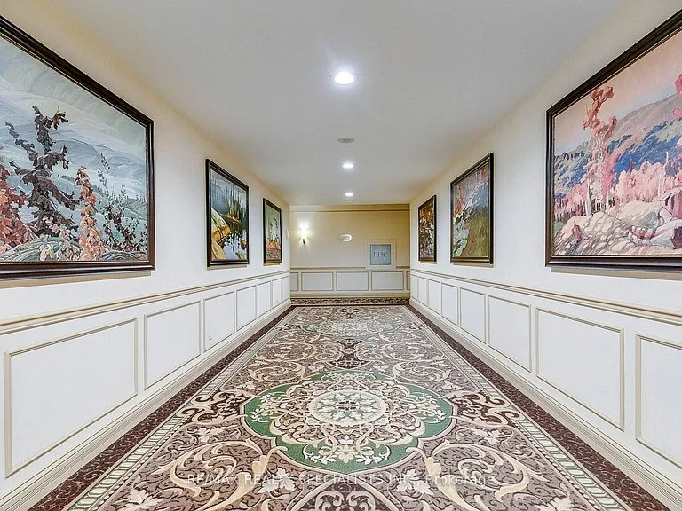 25 Kingsbridge Garden Cir W #924 — Photo 9