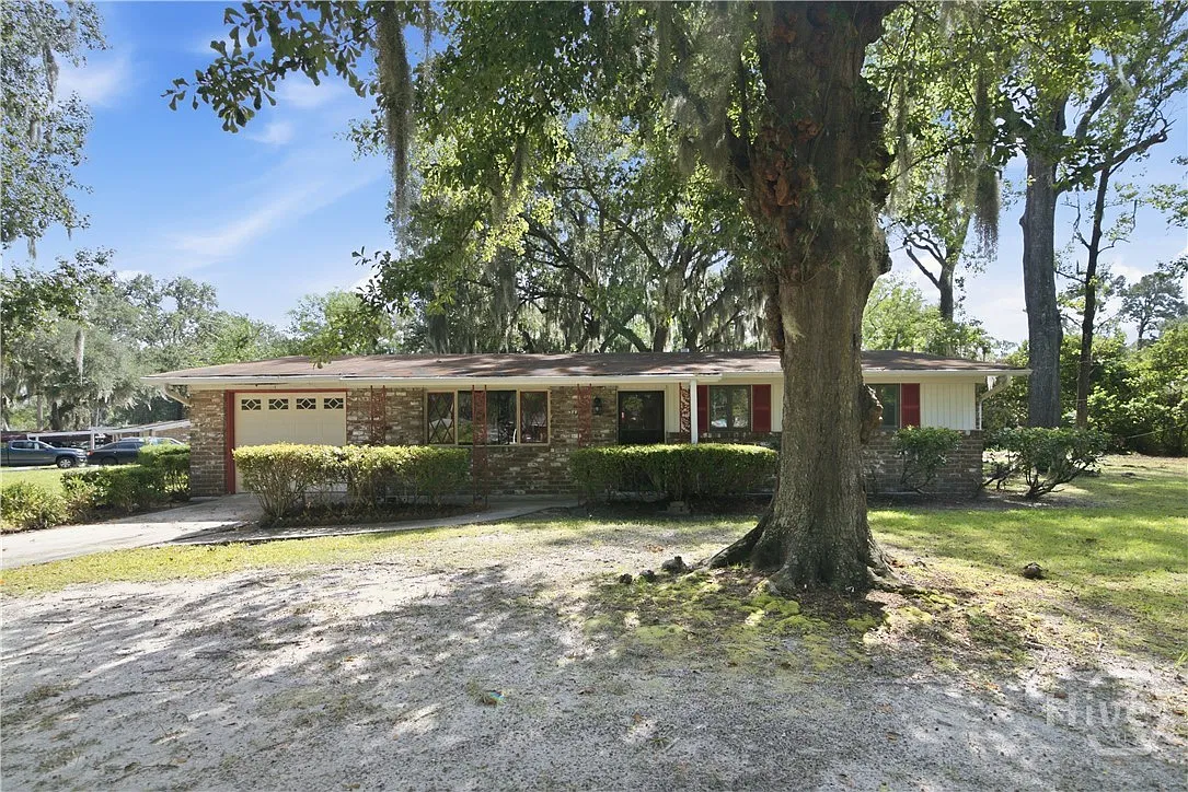 3 bed, 2.0 bath, 1620 sqft, $1,875 — Photo 1