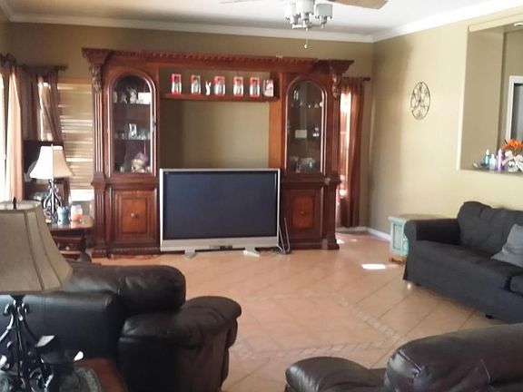 20180203_130425Family Room2