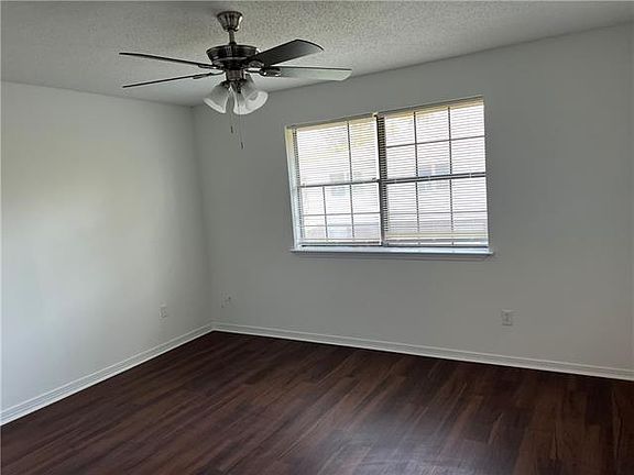 4th image of 824 Early St #3