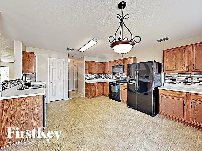 716 Wrigley Dr — Photo 5