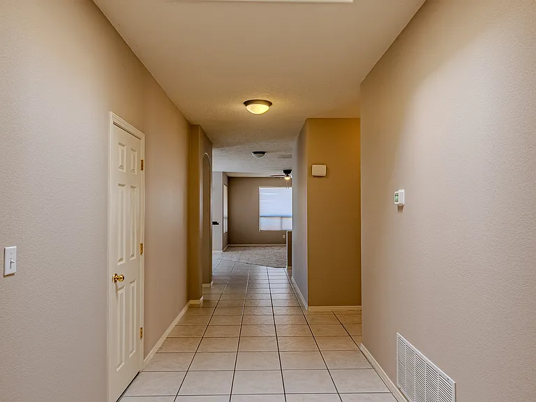 1124 Calle Corvo NE — Photo 4