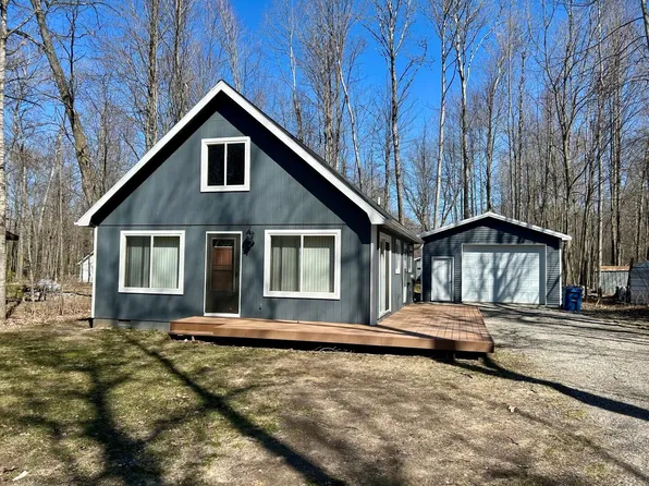 213 Redwine Dr, Houghton Lake, MI 48629