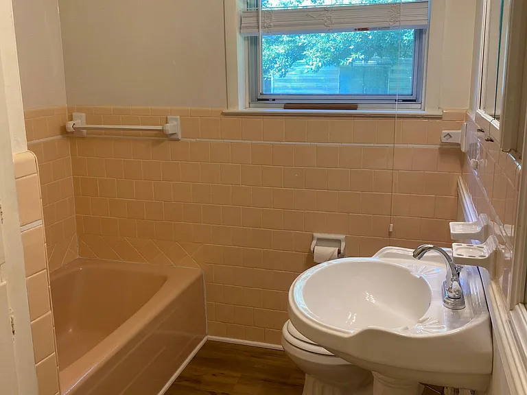 2811 Royal Dr — Photo 9