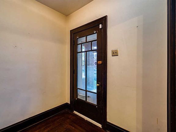 5th image of 801 Rosemont Ave