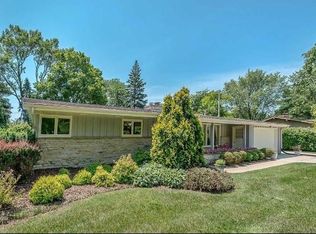 2305 W Hemlock Rd, Glendale, WI 53209